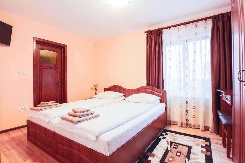 Pensiunea Dor De Casa Pestenita ภายนอก รูปภาพ
